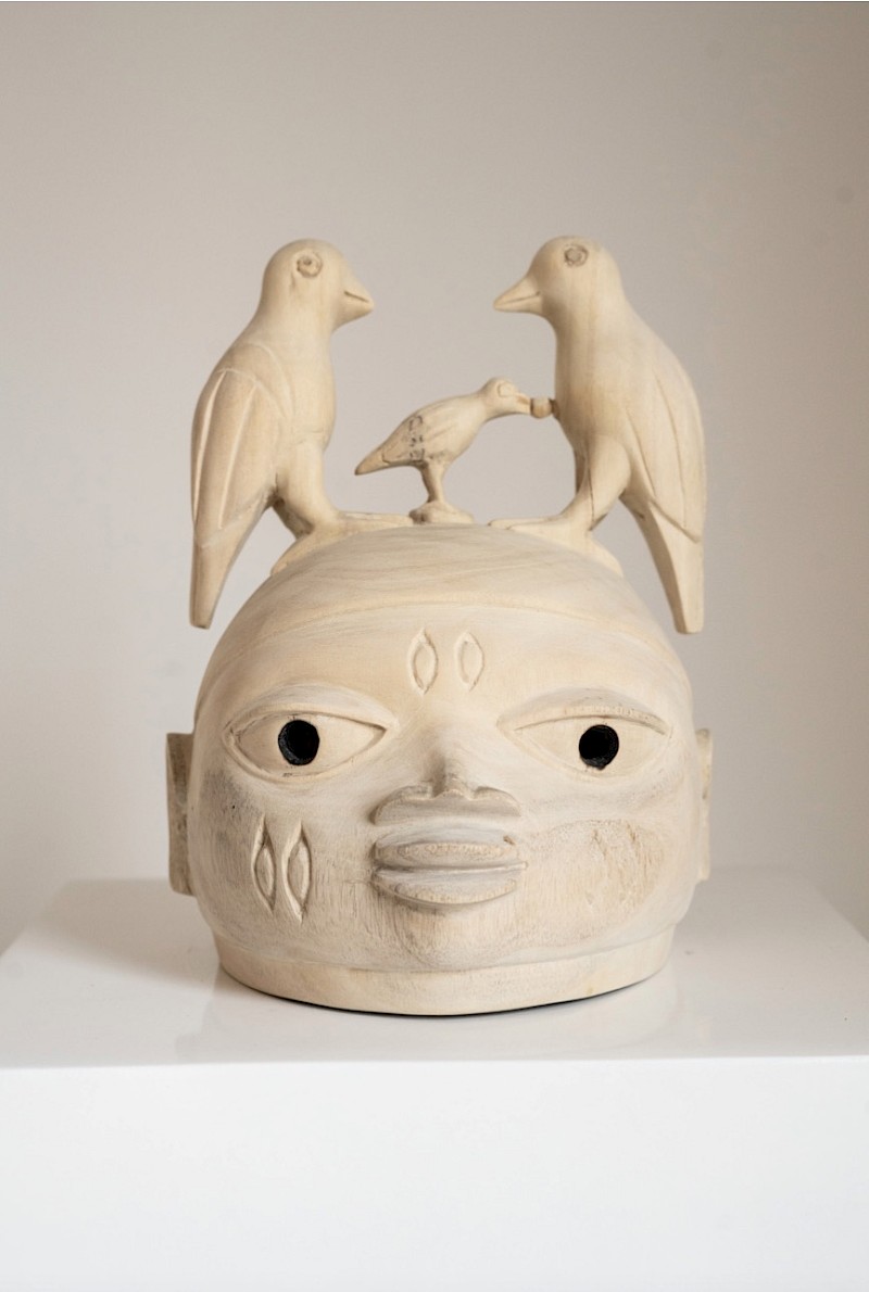 Image – Kifouli Dossou, Oiseaux, 2021, Bois Mélina sculpté dans la masse, 25 x 19 cm
